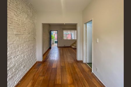 Casa à venda com 105m², 3 quartos e 2 vagas Casa à venda com 105m², 3 quartos e 2 vagasSala