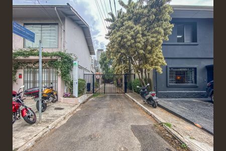 Casa à venda com 105m², 3 quartos e 2 vagas Casa à venda com 105m², 3 quartos e 2 vagasFachada