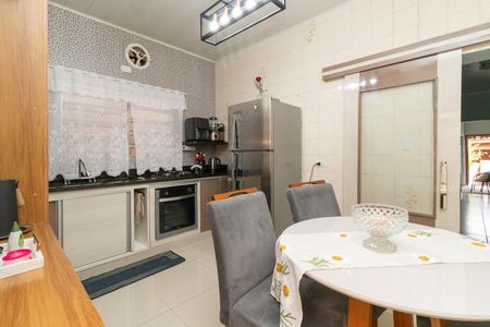 Casa à venda com 140m², 2 quartos e 2 vagasCozinha