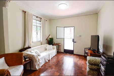 Casa à venda com 220m², 3 quartos e 1 vagaSala