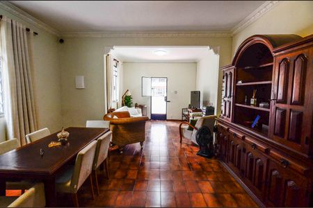 Casa à venda com 220m², 3 quartos e 1 vagaSala