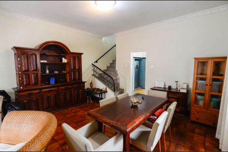 Casa à venda com 220m², 3 quartos e 1 vagaSala