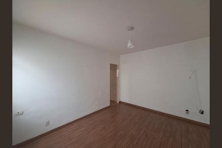 Casa à venda com 70m², 2 quartos e 1 vaga Casa à venda com 70m², 2 quartos e 1 vagaSala