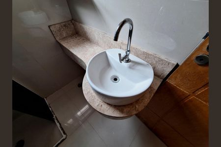 Casa à venda com 70m², 2 quartos e 1 vaga Casa à venda com 70m², 2 quartos e 1 vagaBanheiro