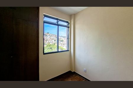 Quarto de apartamento à venda com 3 quartos, 127m² em Santo Antônio, Belo Horizonte