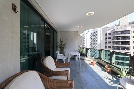 Apartamento para alugar com 259m², 4 quartos e 2 vagasVaranda da Suíte