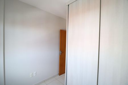 Quarto 1 de apartamento para alugar com 2 quartos, 59m² em Santa Mônica, Uberlândia