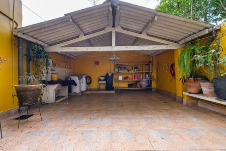 Casa para alugar com 320m², 3 quartos e 5 vagasQuintal