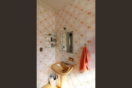 Casa à venda com 195m², 3 quartos e 2 vagasBanheiro Social