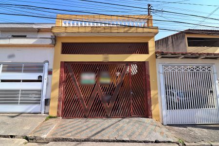 Casa à venda com 195m², 3 quartos e 2 vagasFachada
