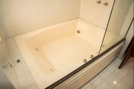 Casa para alugar com 245m², 4 quartos e 3 vagasBanheiro da Suíte 1