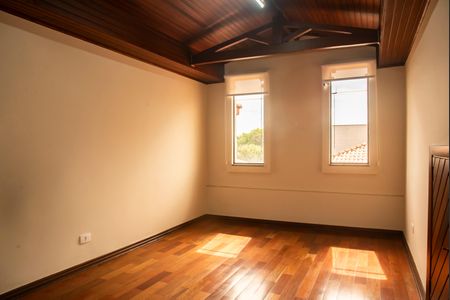 Casa para alugar com 245m², 4 quartos e 3 vagasSótão