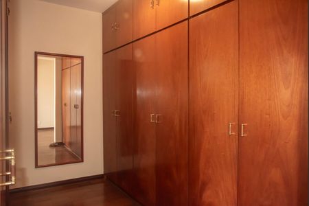 Casa para alugar com 245m², 4 quartos e 3 vagasCloset da Suíte 1