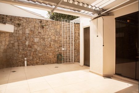 Casa para alugar com 245m², 4 quartos e 3 vagasQuintal