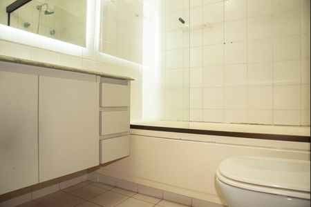 Casa para alugar com 245m², 4 quartos e 3 vagasBanheiro da Suíte 2