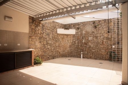 Casa para alugar com 245m², 4 quartos e 3 vagasQuintal