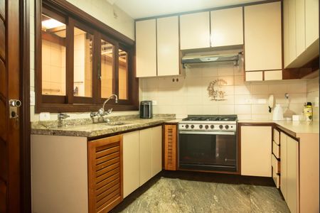 Casa para alugar com 245m², 4 quartos e 3 vagasCozinha