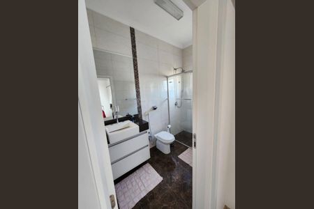 Casa à venda com 260m², 4 quartos e 4 vagas