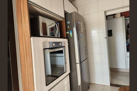 Casa à venda com 260m², 4 quartos e 4 vagas