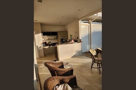 Casa à venda com 260m², 4 quartos e 4 vagas