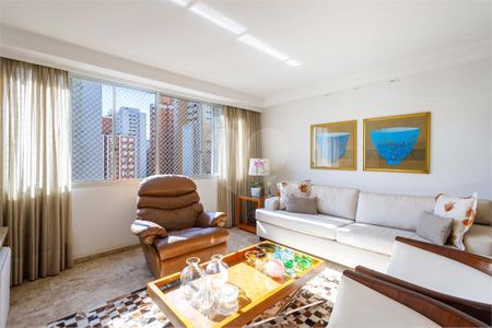 Apartamento à venda com 3 quartos, 131m² em Vila Uberabinha, São Paulo