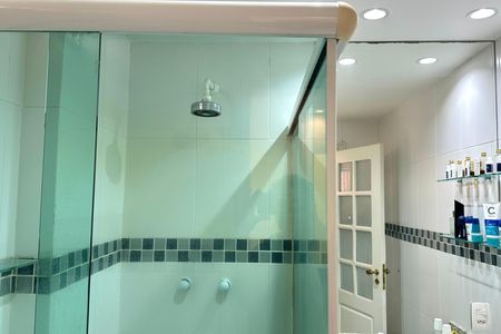 Apartamento à venda com 215m², 3 quartos e 2 vagasBanheiro da Suíte