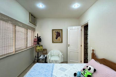 Apartamento à venda com 215m², 3 quartos e 2 vagasQuarto 01