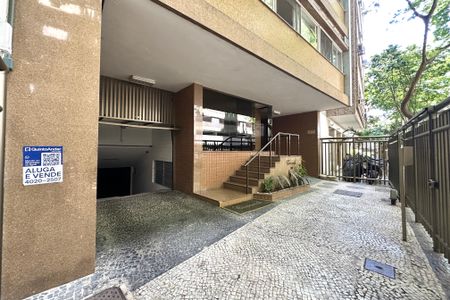 Apartamento à venda com 215m², 3 quartos e 2 vagasPlaquinha