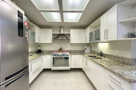 Apartamento à venda com 215m², 3 quartos e 2 vagasCozinha