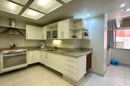 Apartamento à venda com 215m², 3 quartos e 2 vagasCozinha