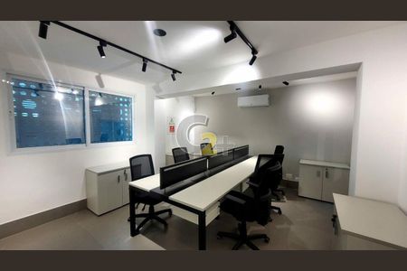 Casa à venda com 4 quartos, 230m² em Água Branca, São Paulo