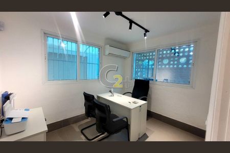 Casa à venda com 4 quartos, 230m² em Água Branca, São Paulo