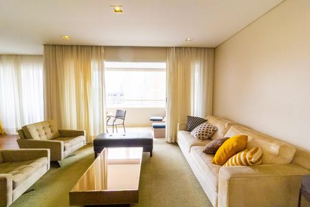 Apartamento para alugar com 116m², 4 quartos e 2 vagas Apartamento para alugar com 116m², 4 quartos e 2 vagasSala de Estar