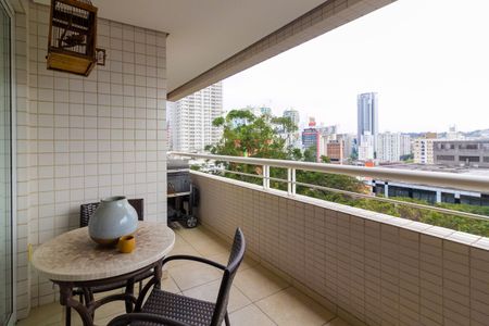 Apartamento para alugar com 116m², 4 quartos e 2 vagas Apartamento para alugar com 116m², 4 quartos e 2 vagasVaranda