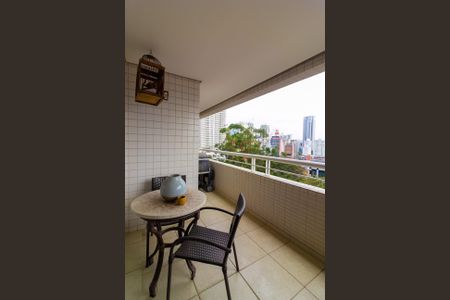 Apartamento para alugar com 116m², 4 quartos e 2 vagas Apartamento para alugar com 116m², 4 quartos e 2 vagasVaranda