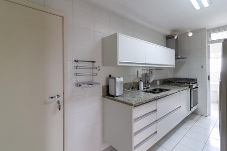 Apartamento para alugar com 116m², 4 quartos e 2 vagas Apartamento para alugar com 116m², 4 quartos e 2 vagasCozinha