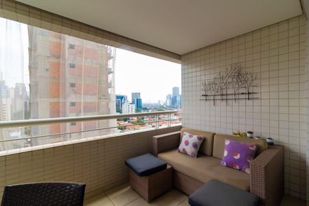 Apartamento para alugar com 116m², 4 quartos e 2 vagas Apartamento para alugar com 116m², 4 quartos e 2 vagasVaranda
