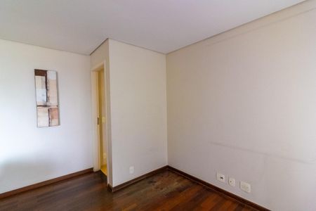 Apartamento para alugar com 116m², 4 quartos e 2 vagas Apartamento para alugar com 116m², 4 quartos e 2 vagasSala de Tv