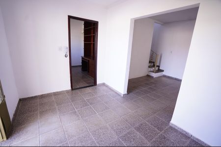 Casa para alugar com 360m², 5 quartos e 7 vagas Casa para alugar com 360m², 5 quartos e 7 vagasSala