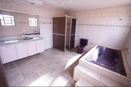 Casa para alugar com 360m², 5 quartos e 7 vagas Casa para alugar com 360m², 5 quartos e 7 vagasBanheiro da Suíte 2