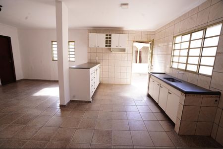 Casa para alugar com 360m², 5 quartos e 7 vagas Casa para alugar com 360m², 5 quartos e 7 vagasCozinha