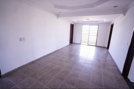 Casa para alugar com 360m², 5 quartos e 7 vagas Casa para alugar com 360m², 5 quartos e 7 vagasHall dos Quartos