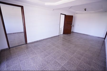 Casa para alugar com 360m², 5 quartos e 7 vagas Casa para alugar com 360m², 5 quartos e 7 vagasHall dos Quartos