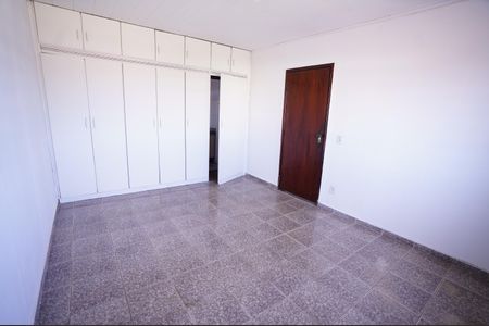 Casa para alugar com 360m², 5 quartos e 7 vagas Casa para alugar com 360m², 5 quartos e 7 vagasSuíte 1