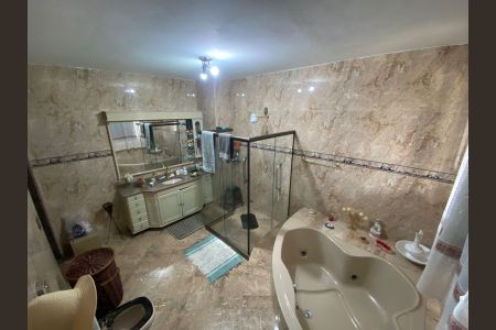 Casa para alugar com 420m², 4 quartos e 3 vagas Casa para alugar com 420m², 4 quartos e 3 vagasBanheiro da Suíte