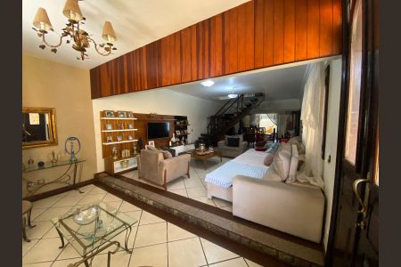 Casa para alugar com 420m², 4 quartos e 3 vagas Casa para alugar com 420m², 4 quartos e 3 vagasSala