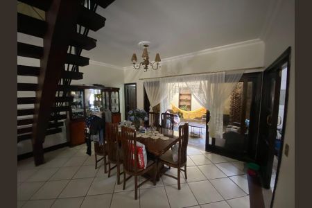 Casa para alugar com 420m², 4 quartos e 3 vagas Casa para alugar com 420m², 4 quartos e 3 vagasSala