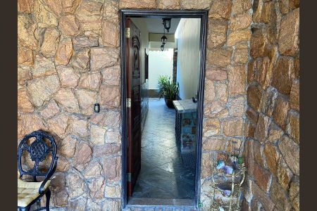 Casa para alugar com 420m², 4 quartos e 3 vagas Casa para alugar com 420m², 4 quartos e 3 vagasEntrada