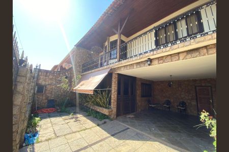 Casa para alugar com 420m², 4 quartos e 3 vagas Casa para alugar com 420m², 4 quartos e 3 vagasÁrea Externa