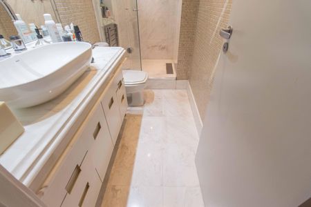 Apartamento à venda com 170m², 3 quartos e 3 vagasBanheiro 2 da Suíte